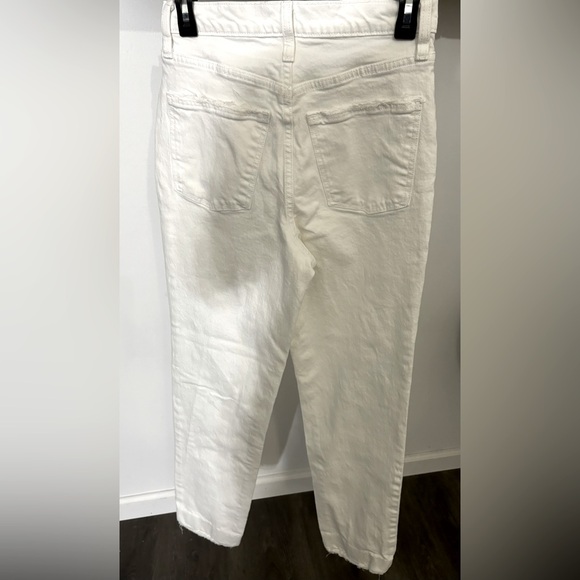 Universal Threads Vintage Straight leg white jeans w/copper button. Size 4Long - Picture 3 of 9